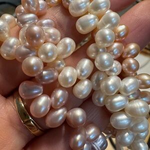 Fresh water pearl bracelet
Set